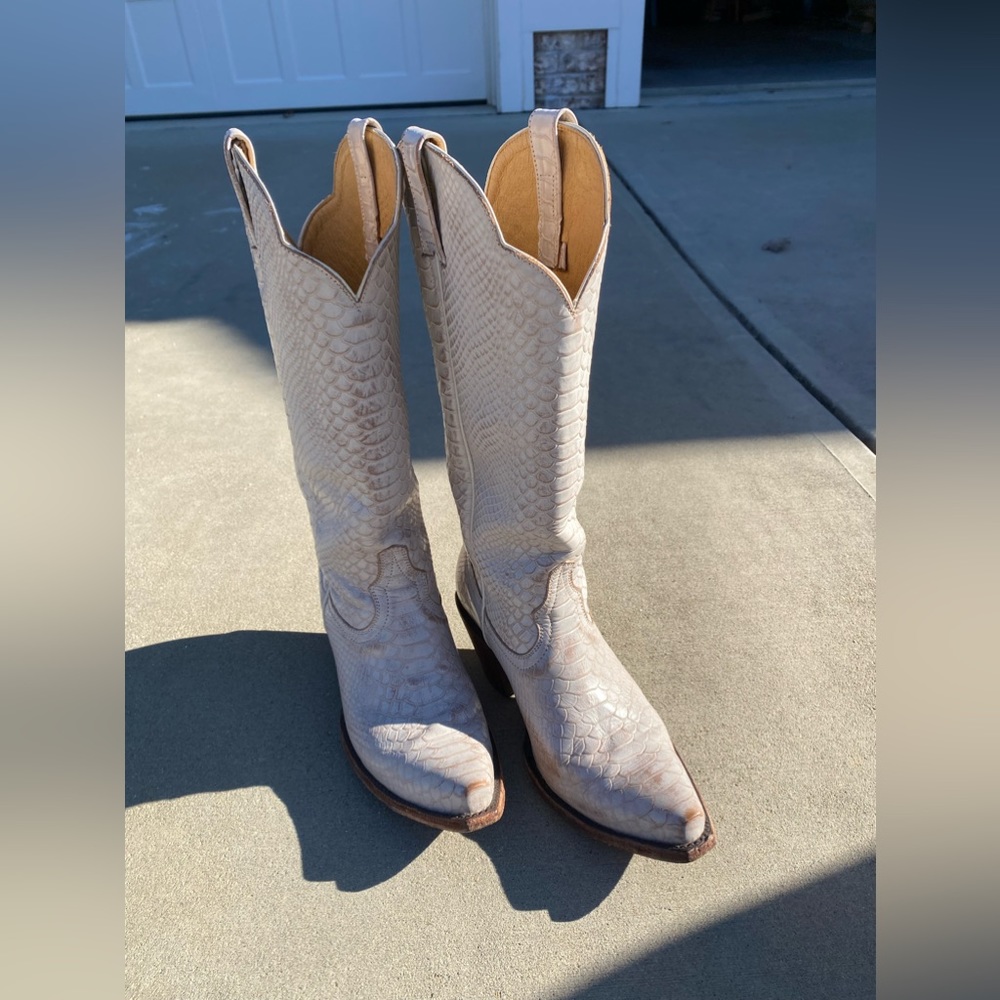 IDYLLWIND WOMEN'S STRUT WESTERN COWBOY COWGIRL BOOTS - SNIP TOE IVORY